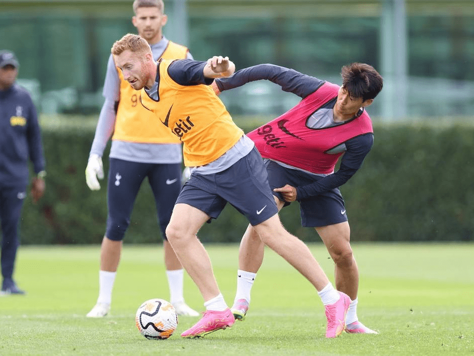 当选中超最佳教练，拉莫斯：这是我们集体奉献的成果（荣膺中超最佳教练，拉莫斯：荣耀属于团队）