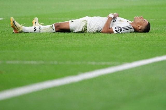 霍伊伦：我和卢卡库是兄弟；决赛打国米还是博洛尼亚都一样（霍伊伦：与卢卡库情同兄弟，决赛遇国米还是博洛尼亚都一样）