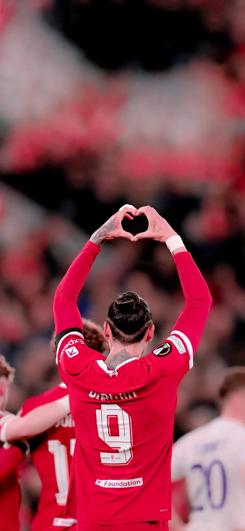 共和报：德佬对孔蒂的执教表现极为满意，想与其续约至2029年（共和报：德劳伦蒂斯高度认可孔蒂执教，计划将合同续至2029年）