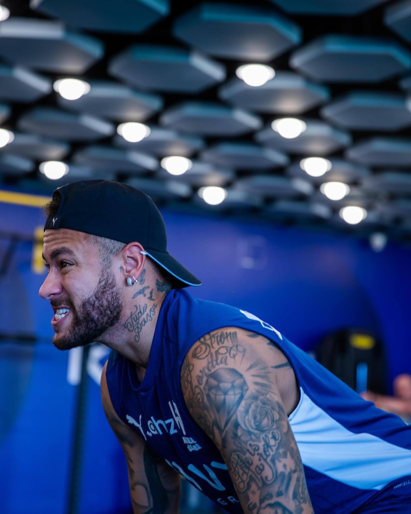 队报：雷恩17岁高中锋梅特潜力高，他选39号只因好友特尔