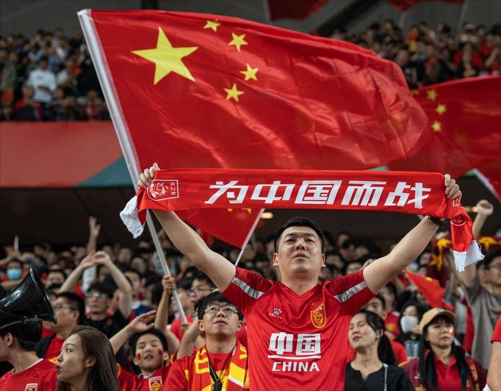 半场战报：拜仁1-0斯图加特，莱默尔脚后跟破门，奥利塞助攻