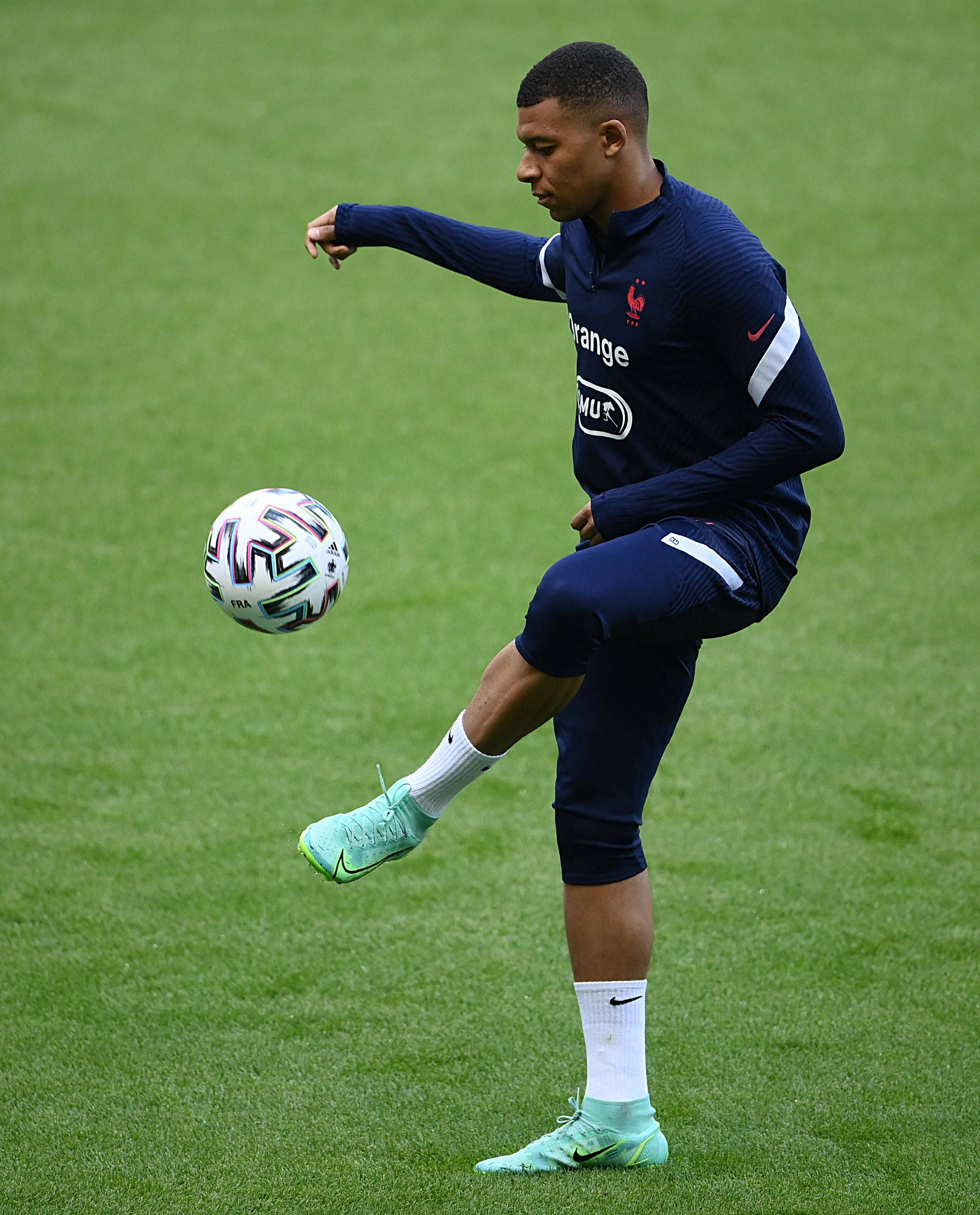 亚冠二级前瞻：万隆平局即可出线，曼谷联提前挺进淘汰赛（亚冠二级展望：万隆握平出线主动，曼谷联已锁定淘汰赛席位）