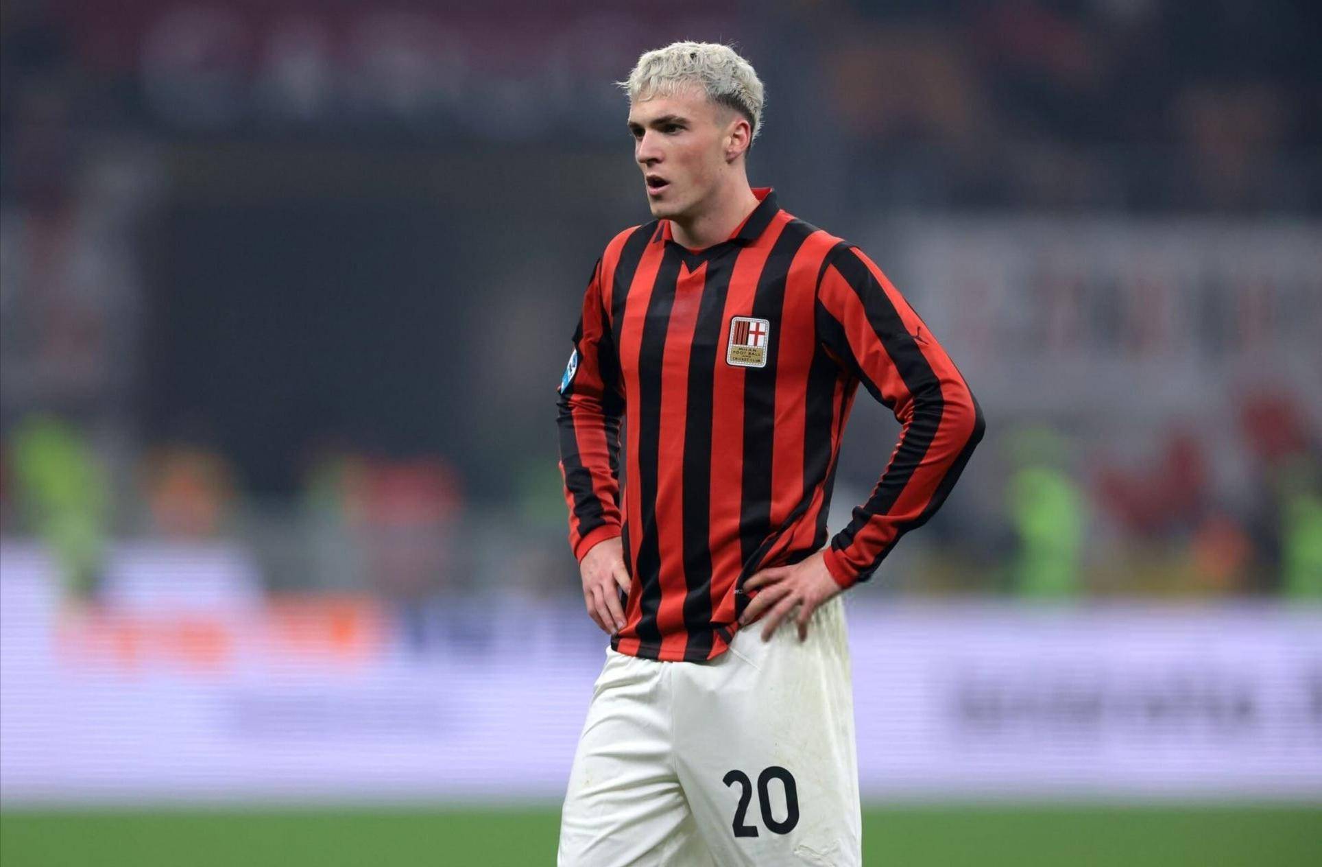 终于有正面贡献！杨瀚森前场板先助攻三分 然后快攻再助攻扣篮