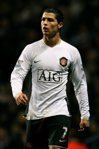 拉齐奥vs莱切：罗马尼奥利、贡多齐首发，卡马尔达、索蒂尔出战