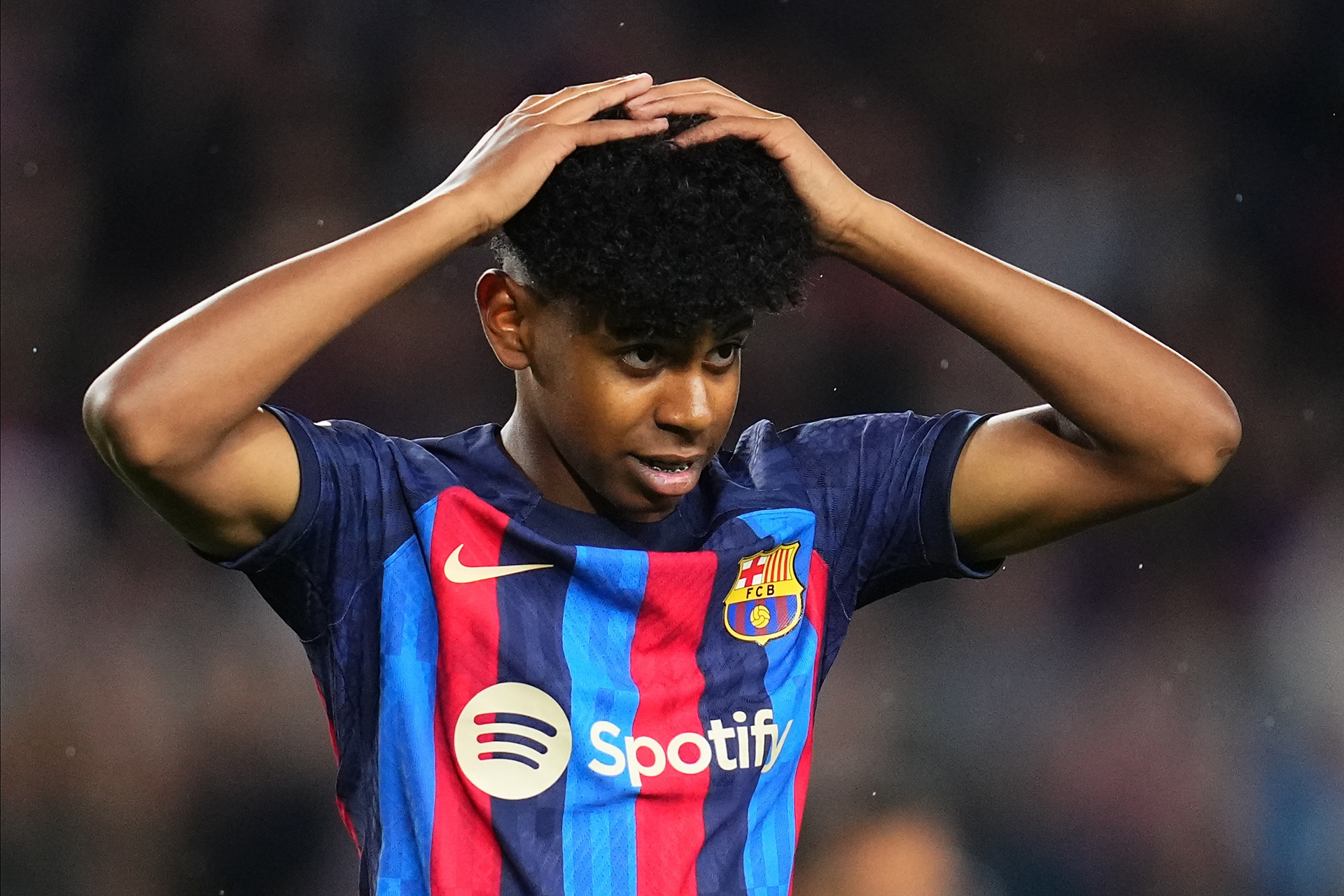 巴萨失去奥尔莫：这场伤病将如何撼动西甲格局？（奥尔莫伤停打乱巴萨：西甲版图将如何改写？）