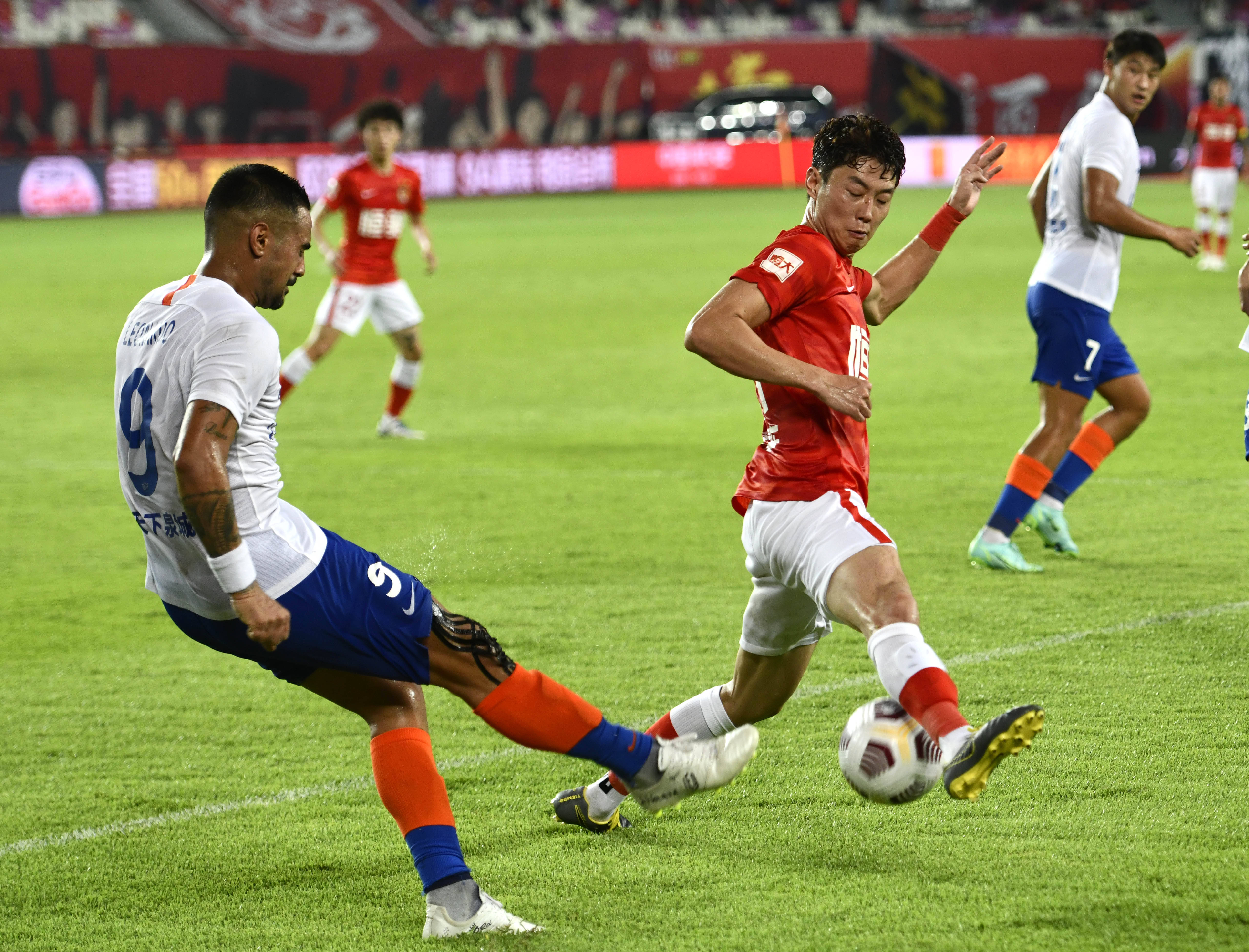 英超前瞻：利物浦久旱逢甘霖颓势暂止，桑德兰状态火热冲前四（英超前瞻：利物浦止颓迎回暖，桑德兰火热状态剑指前四）