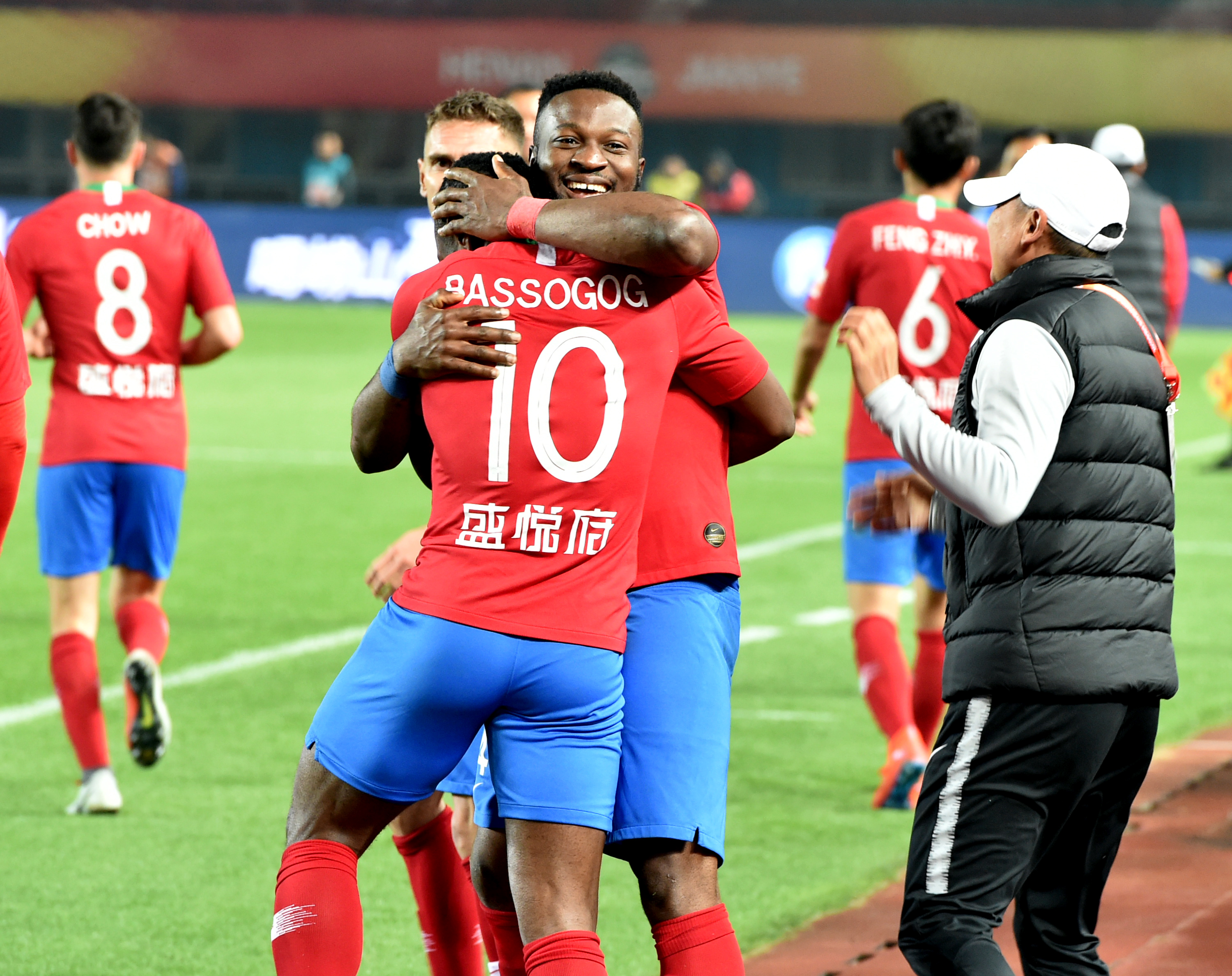 U15东亚锦半场：盛宸熙头球破僵，中国暂1-0中国香港（U15东亚锦赛半场：盛宸熙头槌先拔头筹，中国暂以1-0领先中国香港）